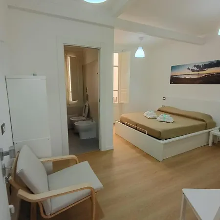 White Moon Via Dettori 5 Centro